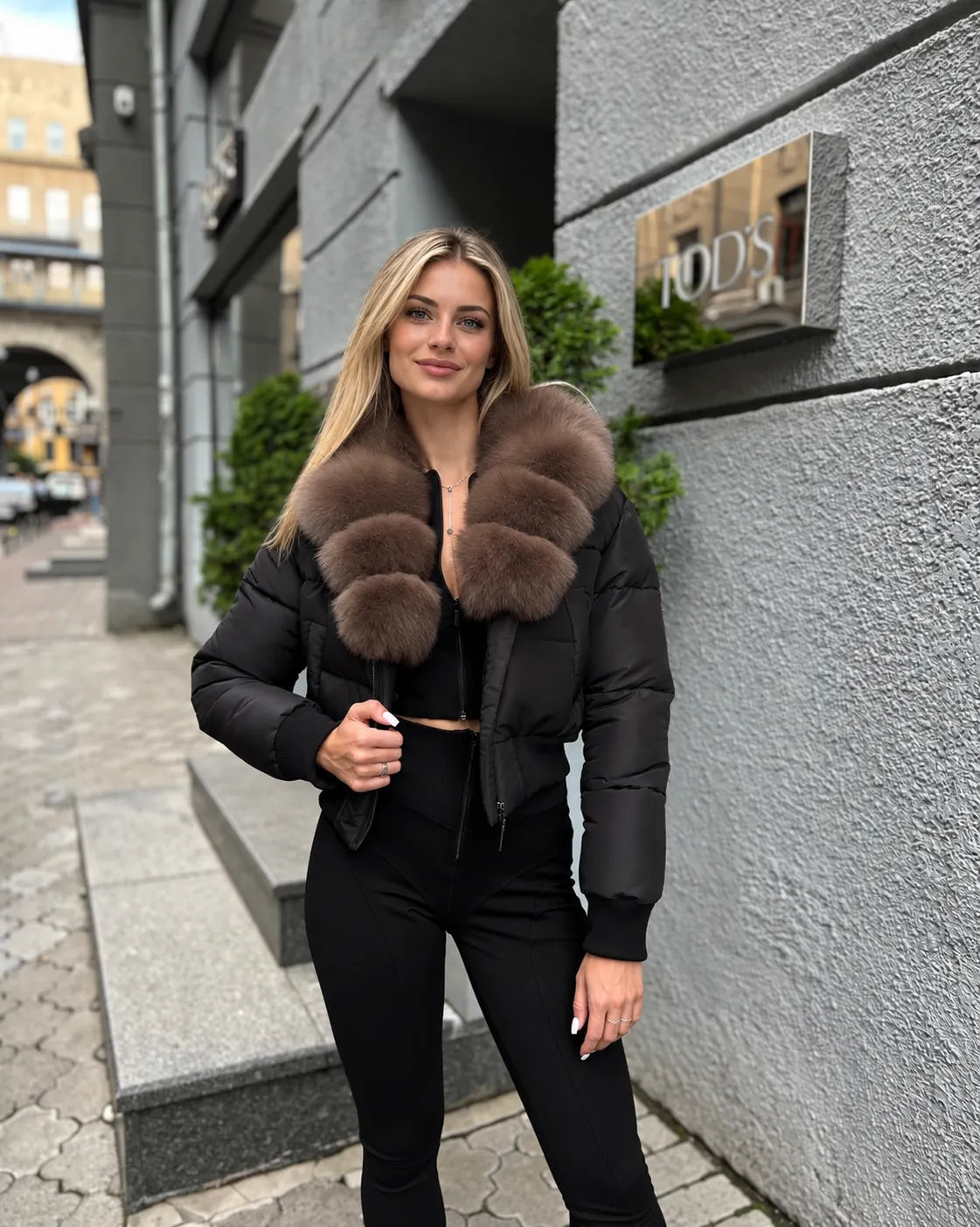 Cropped Puffer Jacket With Brown Fur Collar