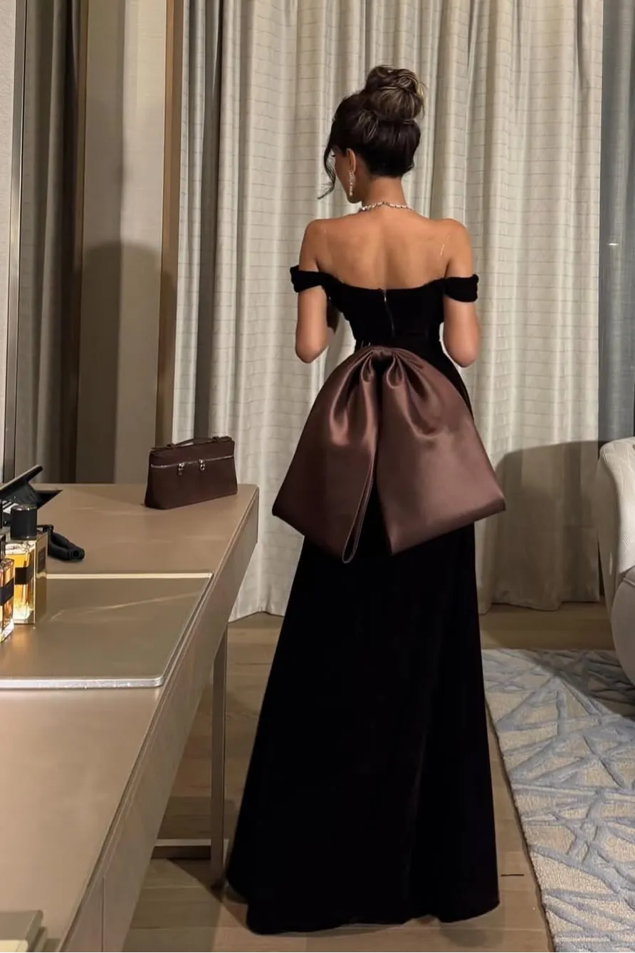 Cocoslly Off-The-Shoulder Sleeveless High Waisted Long Prom Dress | Black Velvet CO0014