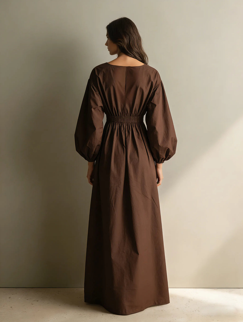 Women's Casual Brown Cotton And Linen V-neck Long-sleeved Maxi Dress With Elastic Waist MDZ1295A0AN